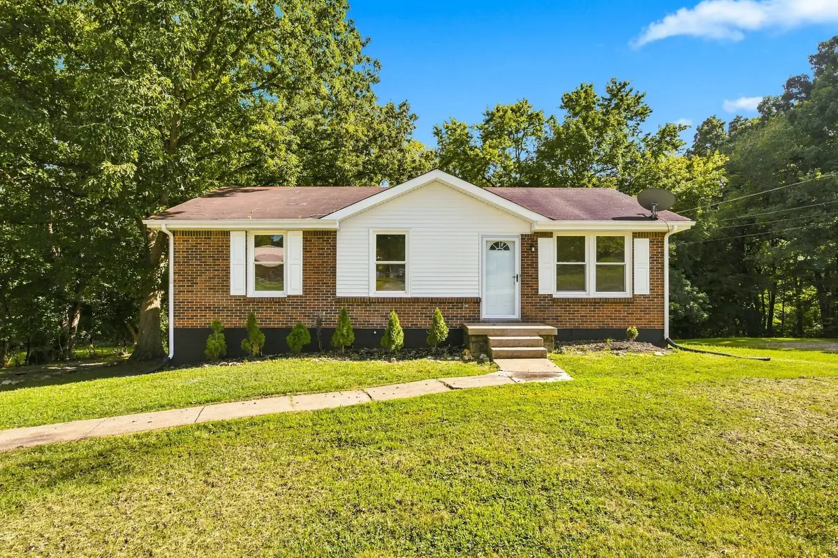 806 Kingsbury Rd, Clarksville, TN 37040 - #1