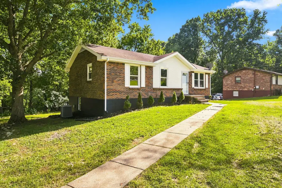 806 Kingsbury Rd, Clarksville, TN 37040 - #3