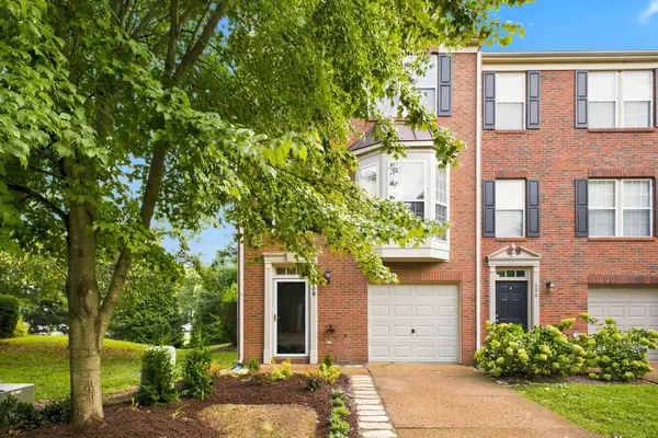 608 Huffine Manor Cir, Franklin, TN 37067
