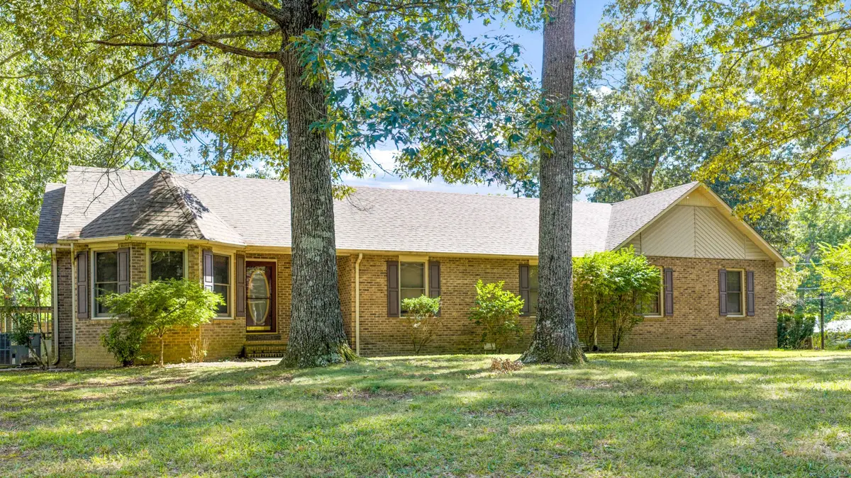 366 Oak Leaf Cir, Winchester, TN 37398 - #1