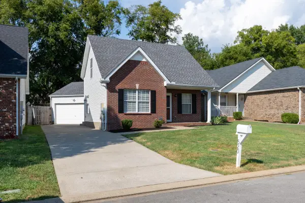520 Freedom Ct, Murfreesboro, TN 37129