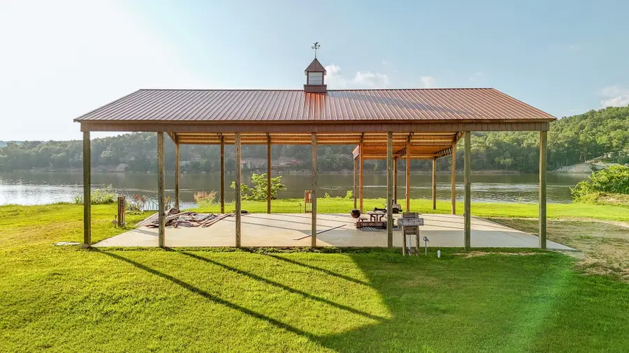 753 River Front Dr, Clifton, TN 38425 - #2