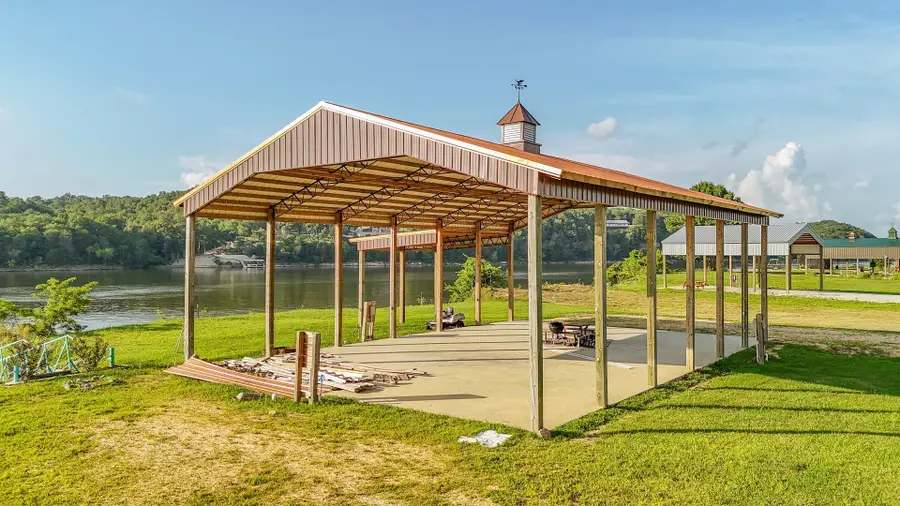753 River Front Dr, Clifton, TN 38425 - #3