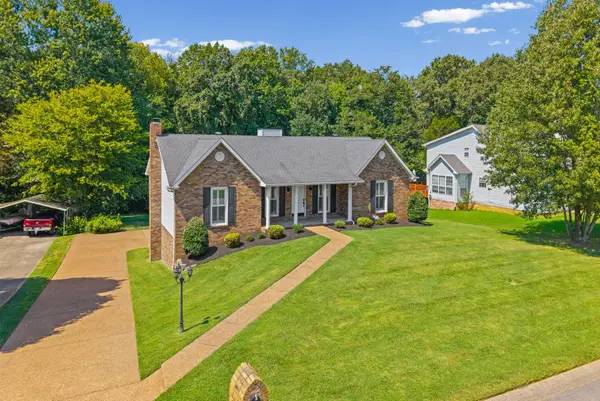 814 Burton Trl, Adams, TN 37010