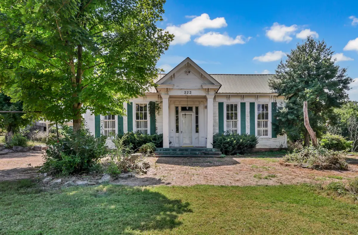 323 S Main St, Trenton, KY 42286 - #1