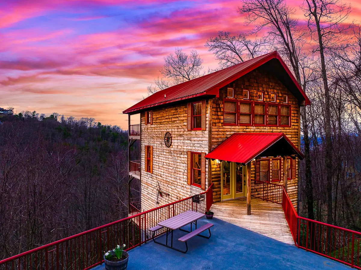 1389 N Baden Dr, Gatlinburg, TN 37738 - #1