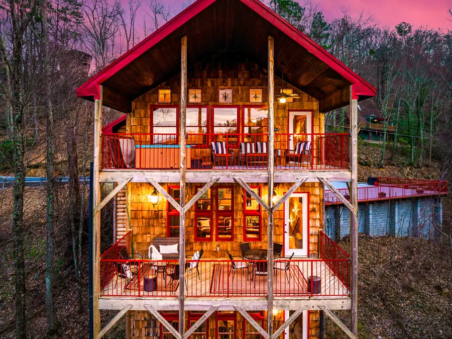 1389 N Baden Dr, Gatlinburg, TN 37738 - #3