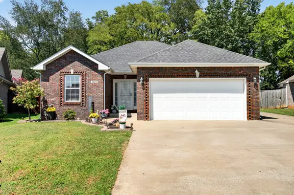 1028 Hendricks Ct, Clarksville, TN 37040