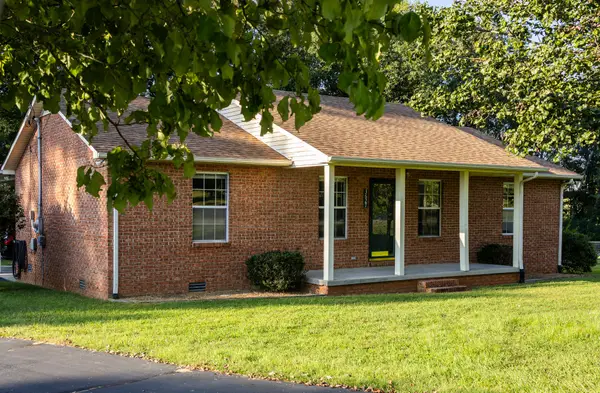 3627 N Riveroaks Dr, Cookeville, TN 38506