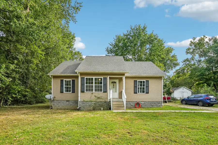 2027 Old Greenbrier Pike, Greenbrier, TN 37073 - #2