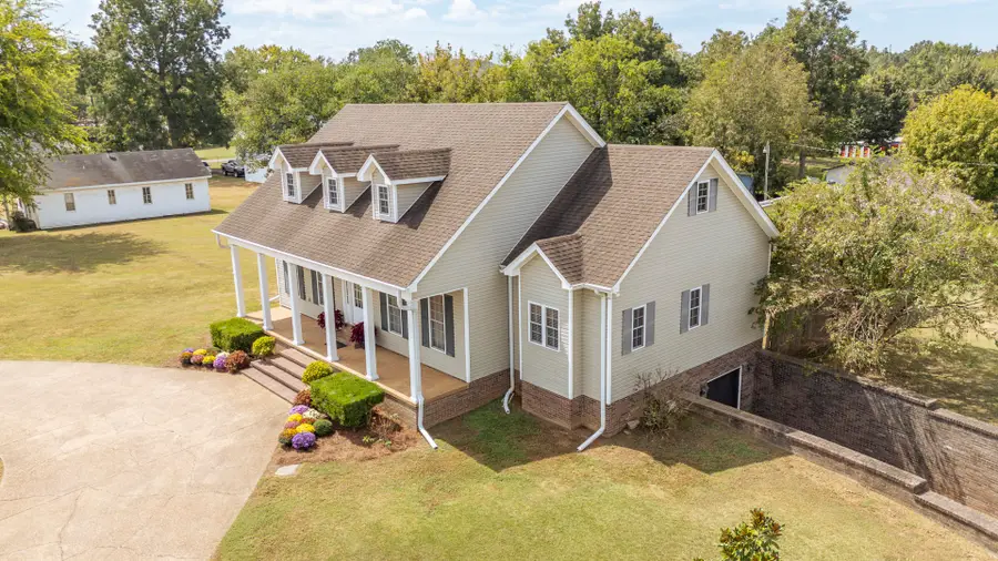 204 Vine St, Clifton, TN 38425 - #3