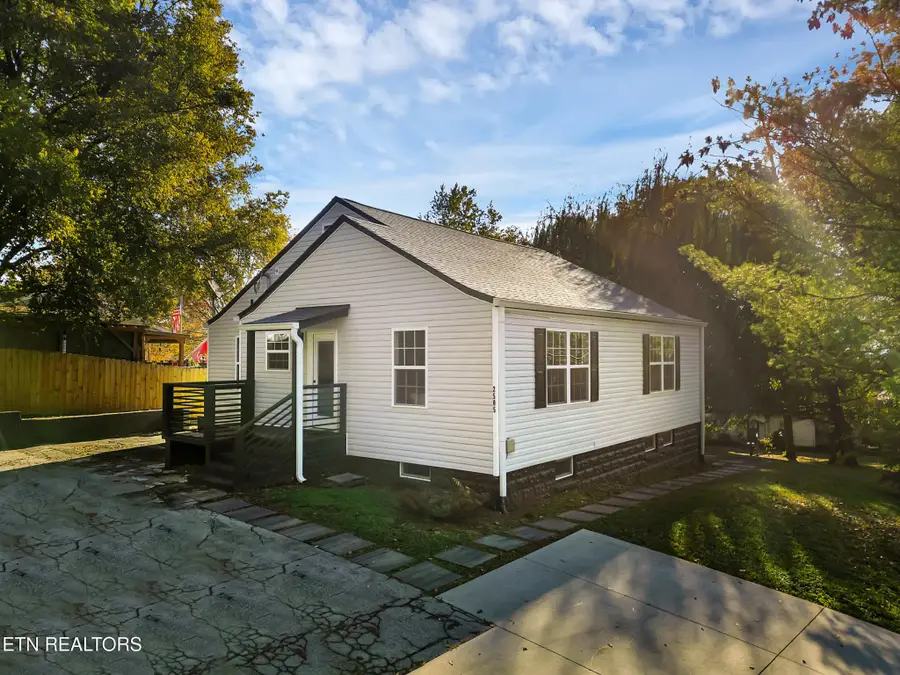 2505 Buffat Mill Rd, Knoxville, TN 37917 - #2
