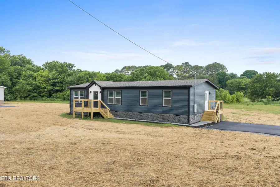 3207 Sweetwater Vonore Rd, Sweetwater, TN 37874 - #3