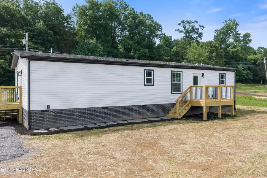 3213 Sweetwater Vonore Rd, Sweetwater, TN 37874 - #3