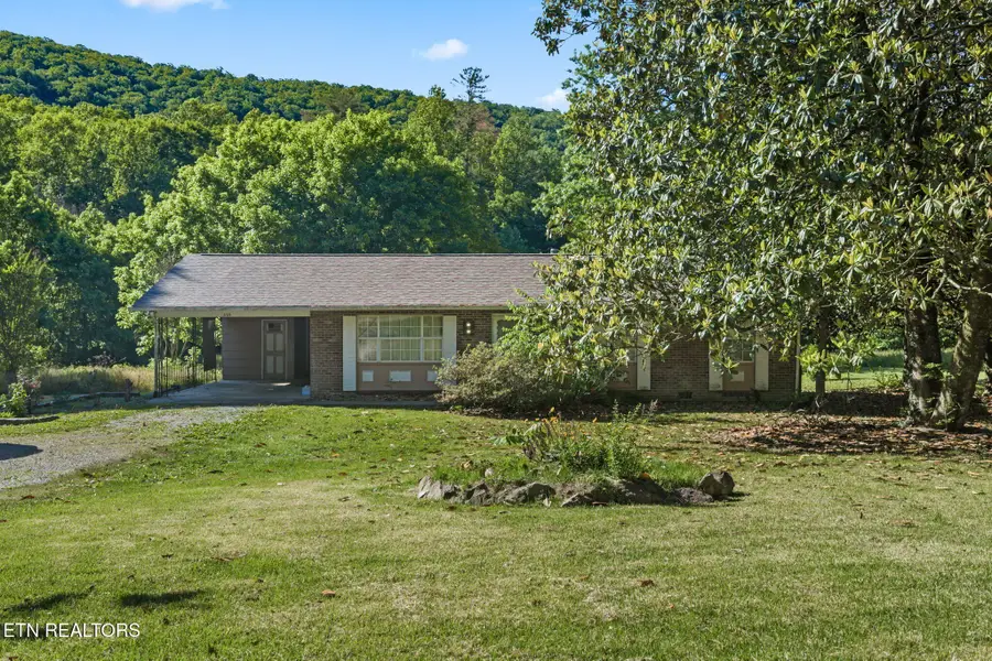 369 Back Valley Rd, Oliver Springs, TN 37840 - #2