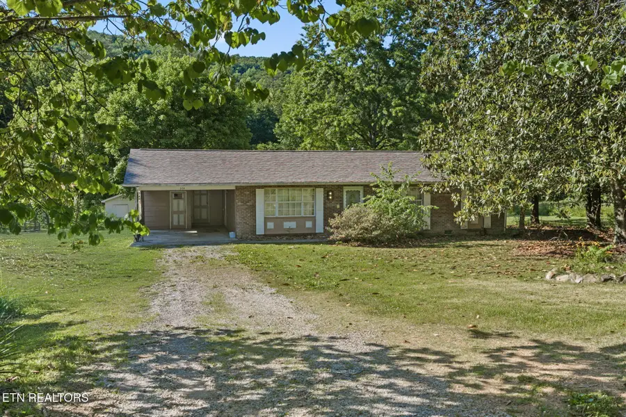 369 Back Valley Rd, Oliver Springs, TN 37840 - #3