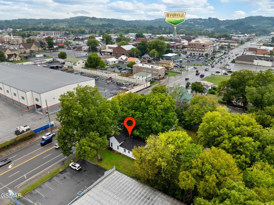 226 E Main Street, Sevierville, TN 37862 - #3