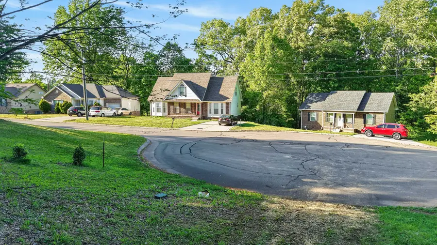 212 Juanita Dr, Springfield, TN 37172 - #2