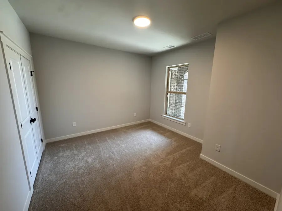 561 W Foxrun, Springfield, TN 37172 - #2