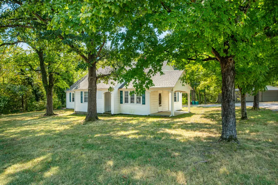 917 W Commerce St, Lewisburg, TN 37091 - #2