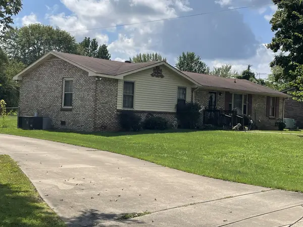 2245 Robin Dr, Clarksville, TN 37042