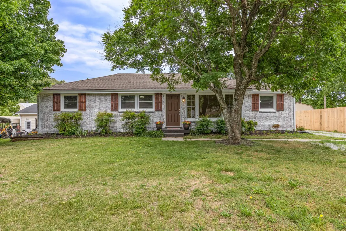 1704 Woodside Dr, Springfield, TN 37172 - #1