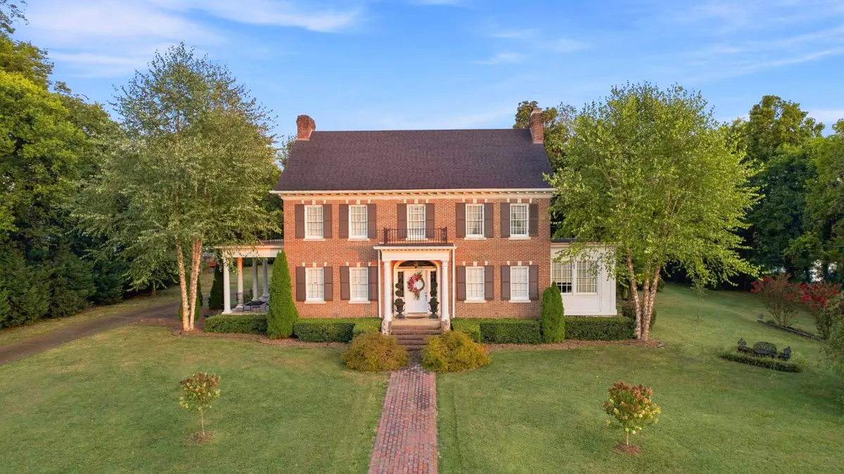 211 W Blackwell St, Tullahoma, TN 37388 - #1