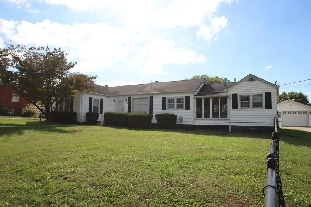 319 Mount View Dr, Sparta, TN 38583 - #1