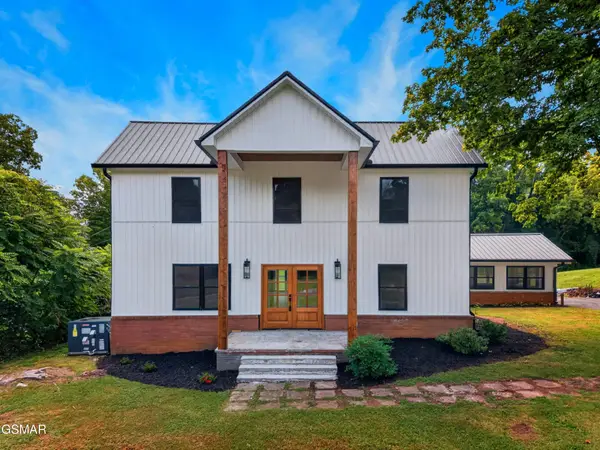 145 W Meeting Street, Dandridge, TN 37725