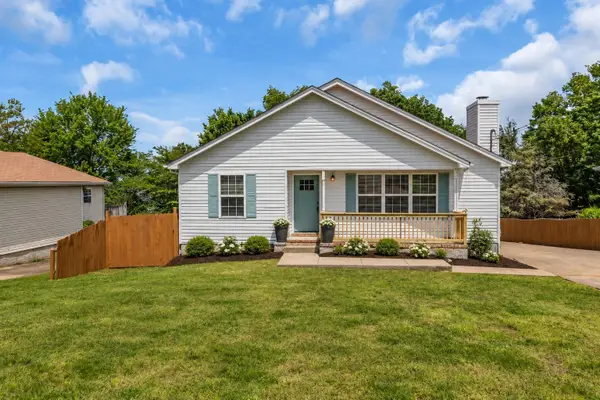 240 Lake Forest Dr, La Vergne, TN 37086