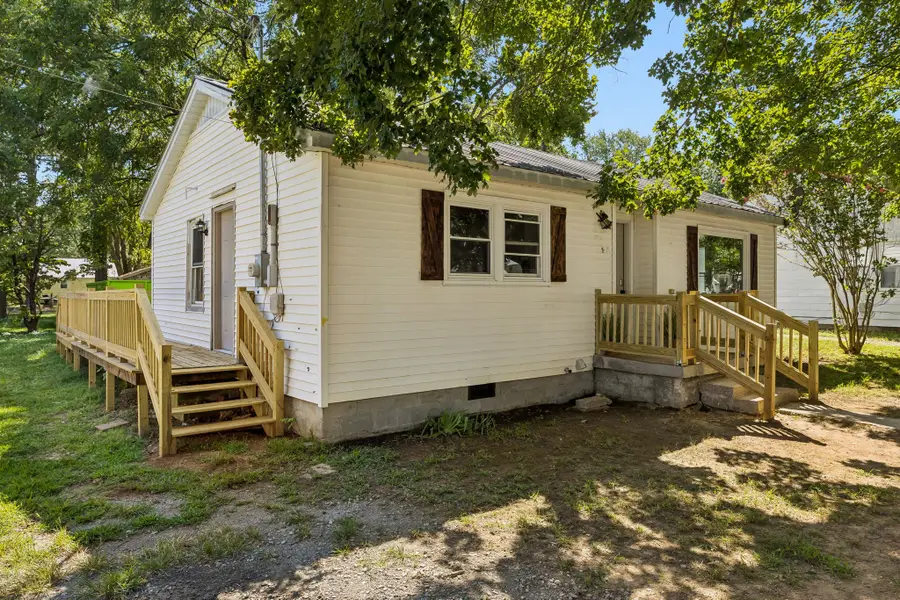 527 3rd St, Lawrenceburg, TN 38464 - #3