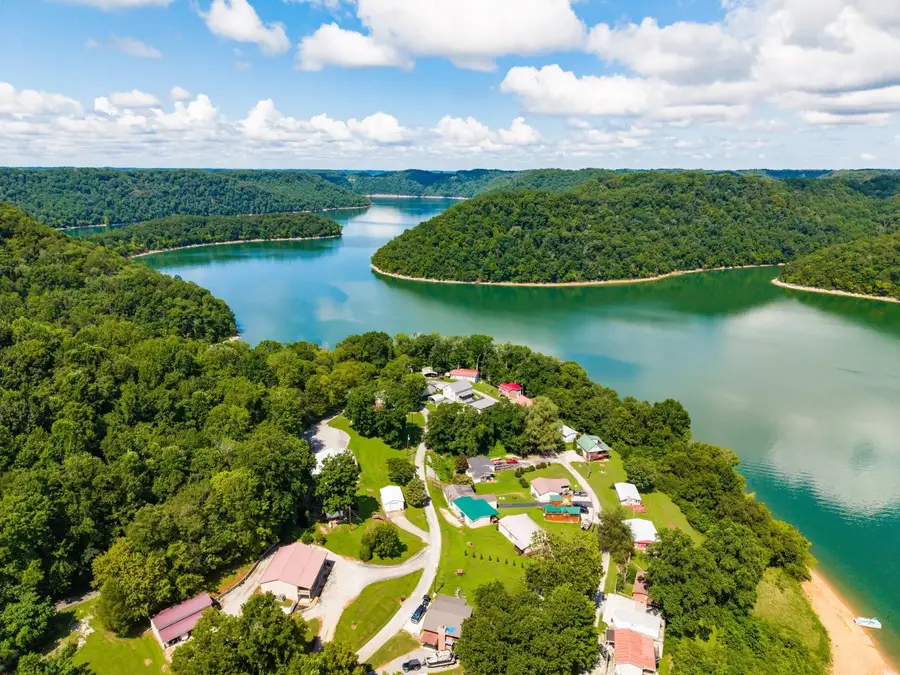 1369 Austin Lake Rd, Baxter, TN 38544 - #3