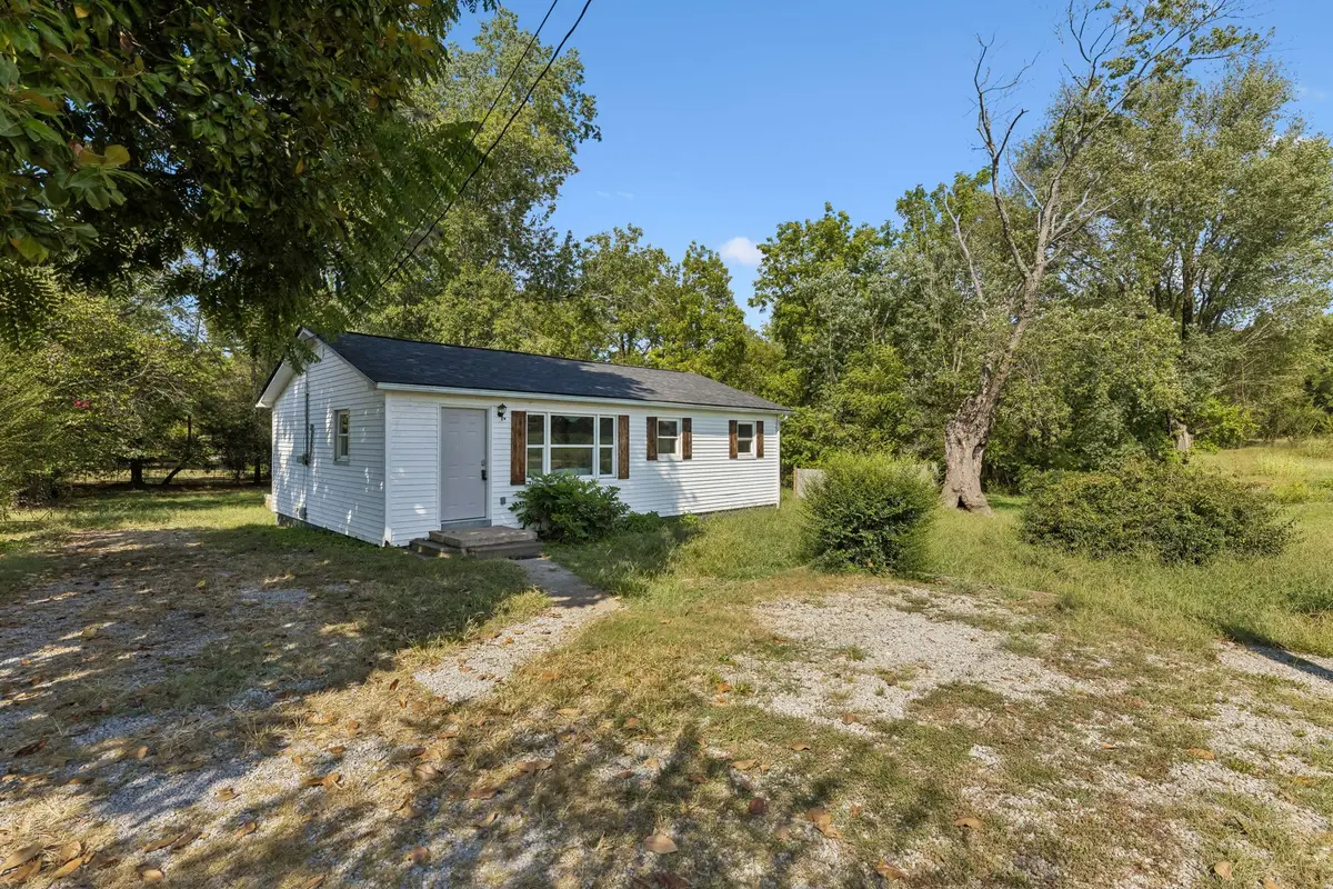 621 Dixon Branch Rd, Loretto, TN 38469 - #1