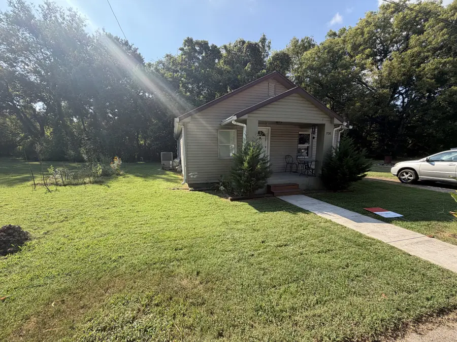 708 Gray St, Mount Pleasant, TN 38474 - #2