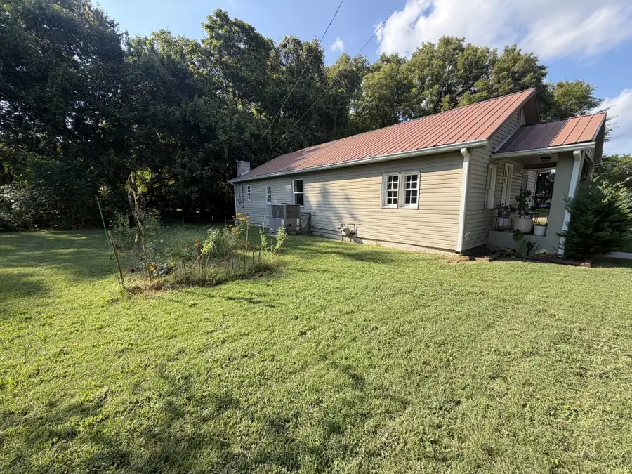 708 Gray St, Mount Pleasant, TN 38474 - #3