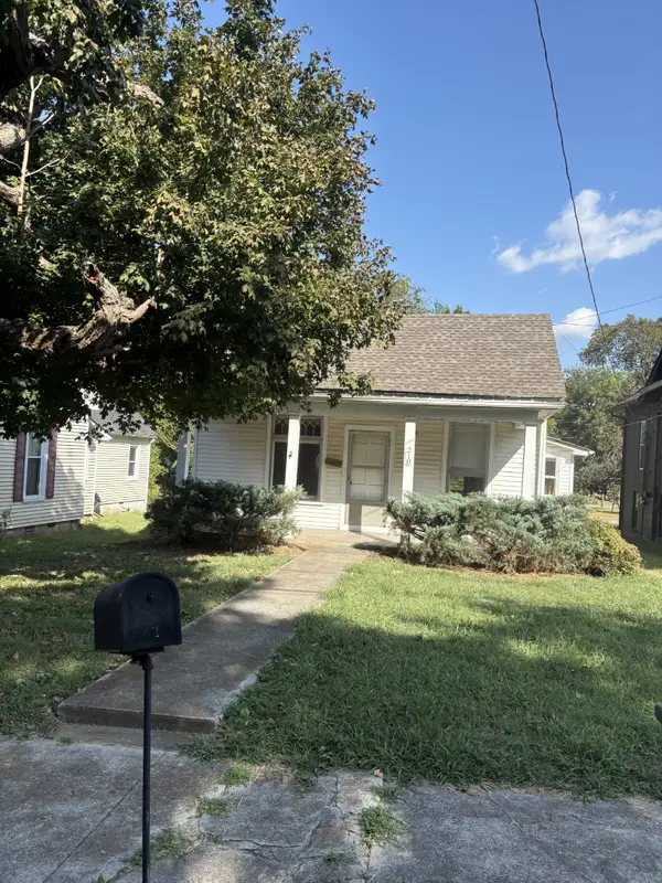210 N Oak St, Springfield, TN 37172