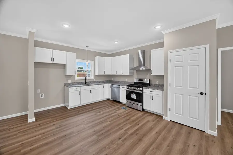 208 E Crawford Ave, Monterey, TN 38574 - #3