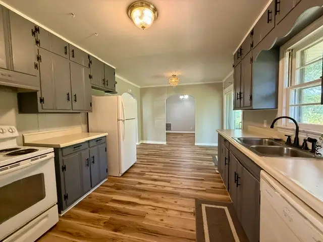 102 Patterson St, Paris, TN 38242 - #3