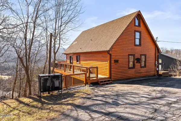 829 Red Fox Trl, Gatlinburg, TN 37738