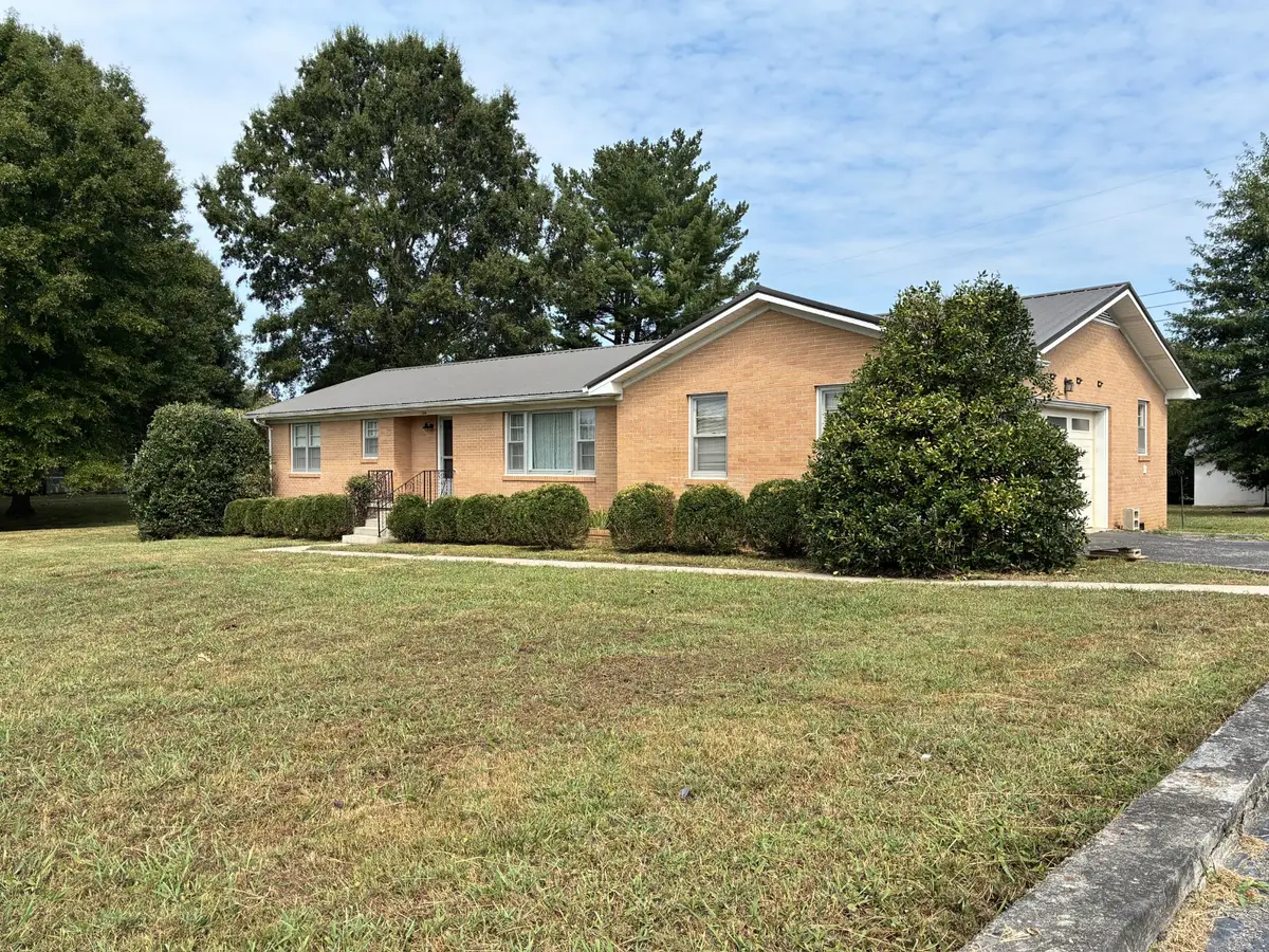 124 Clearview Dr, McMinnville, TN 37110 - #1