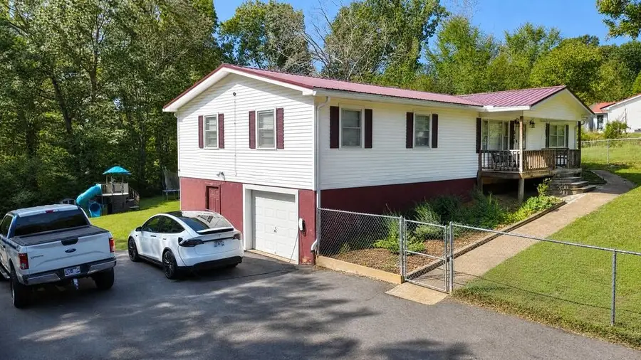 271 Oakdale Rd, Camden, TN 38320 - #3