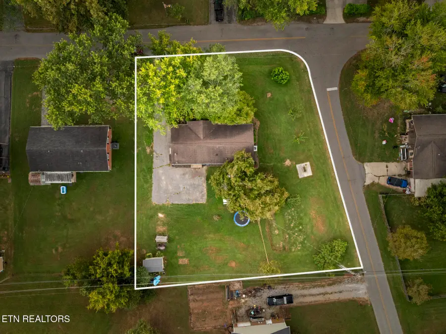 516 Madison Ave, Sparta, TN 38583 - #2