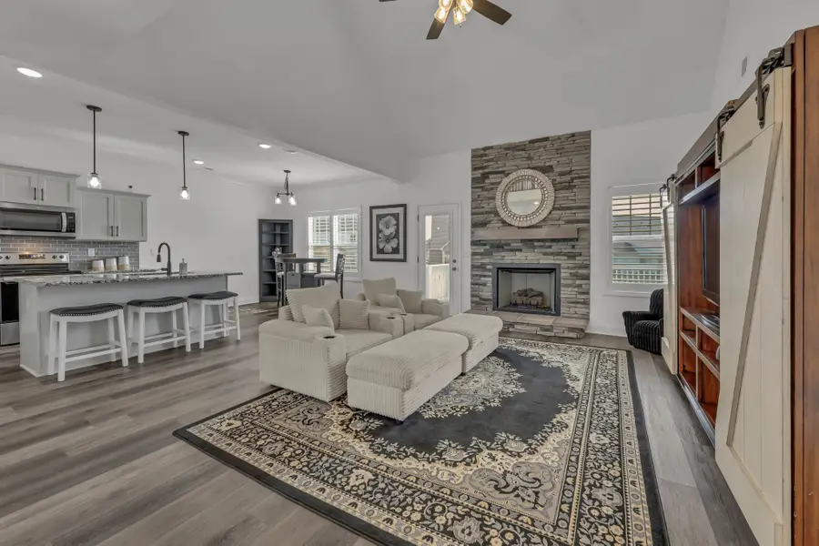 577 Dexter Dr, Clarksville, TN 37043 - #2
