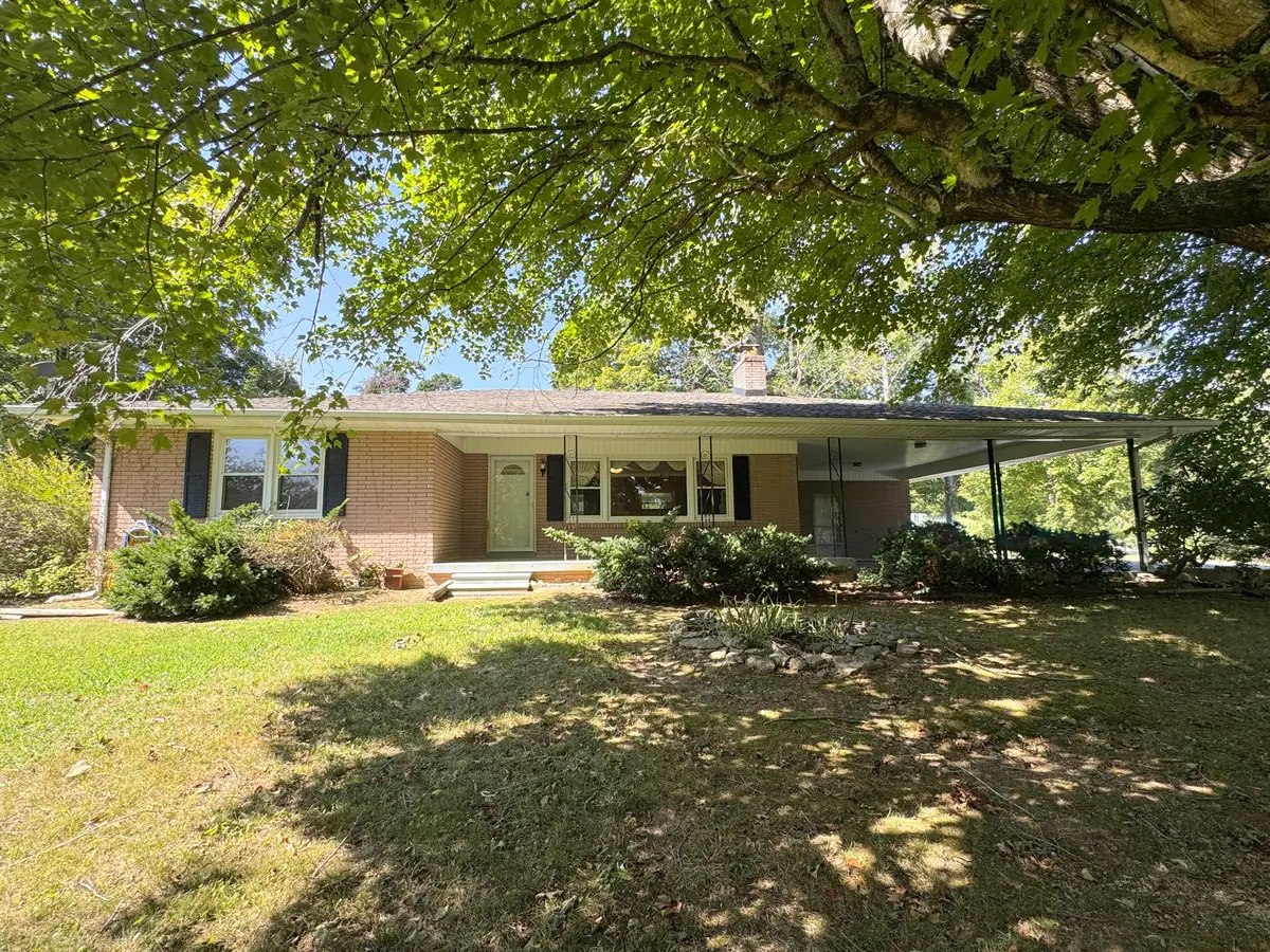 3025 Old Highway 31 E, Westmoreland, TN 37186 - #1