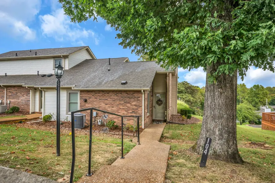 104 Village Cir, Dickson, TN 37055 - #3