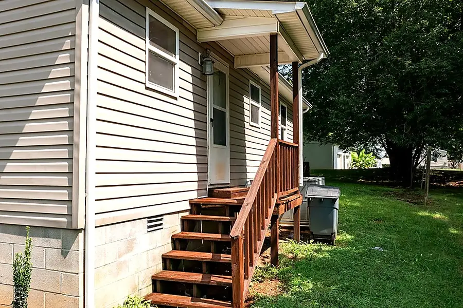 250 Mountain St, Doyle, TN 38559 - #3