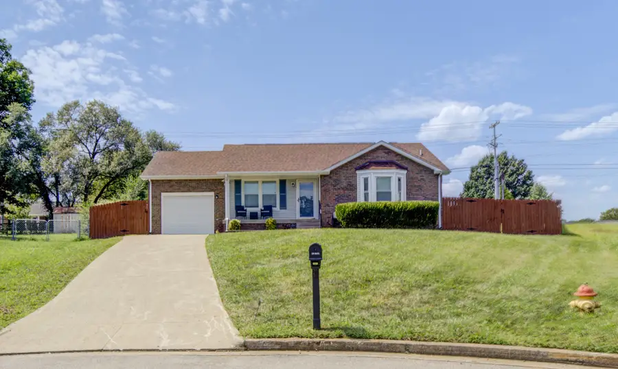 202 Bradley Ct, Clarksville, TN 37043 - #2