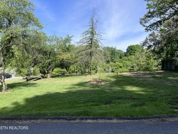2051 Mountain View Ave, Kingsport, TN 37664
