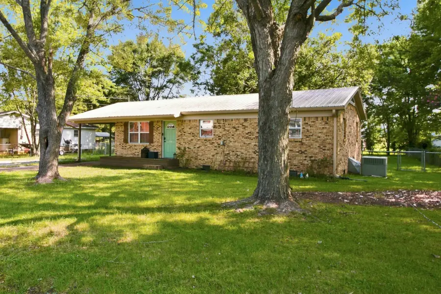 135 Glover St, Atwood, TN 38220 - #3
