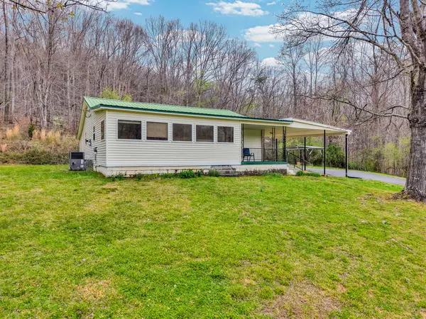1447 Dry Shave Rd, McMinnville, TN 37110